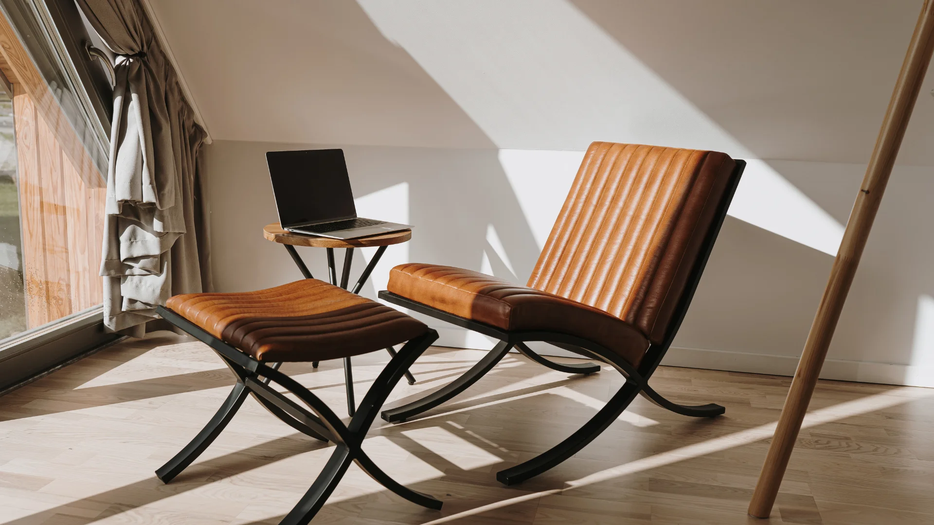 trendy leather chair